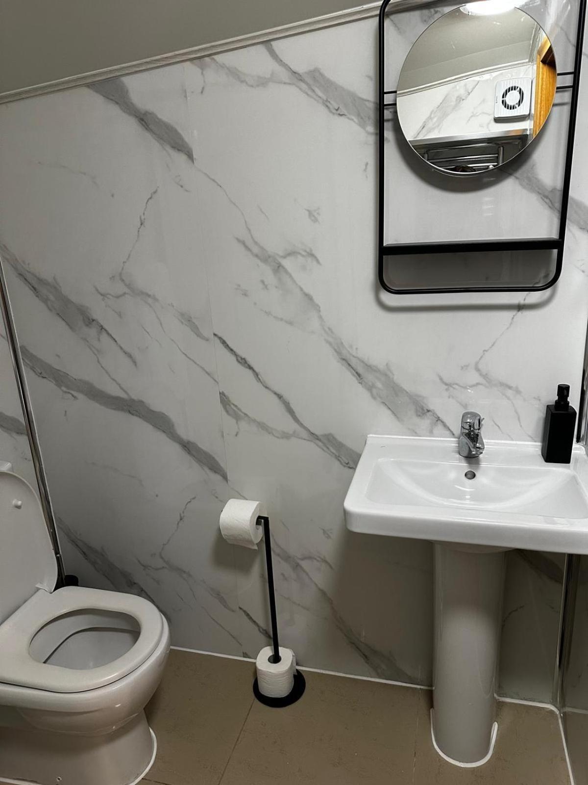 Fb1-Spacious Basement Studio Flat Fits 2- Near Hyde Park London Exteriör bild